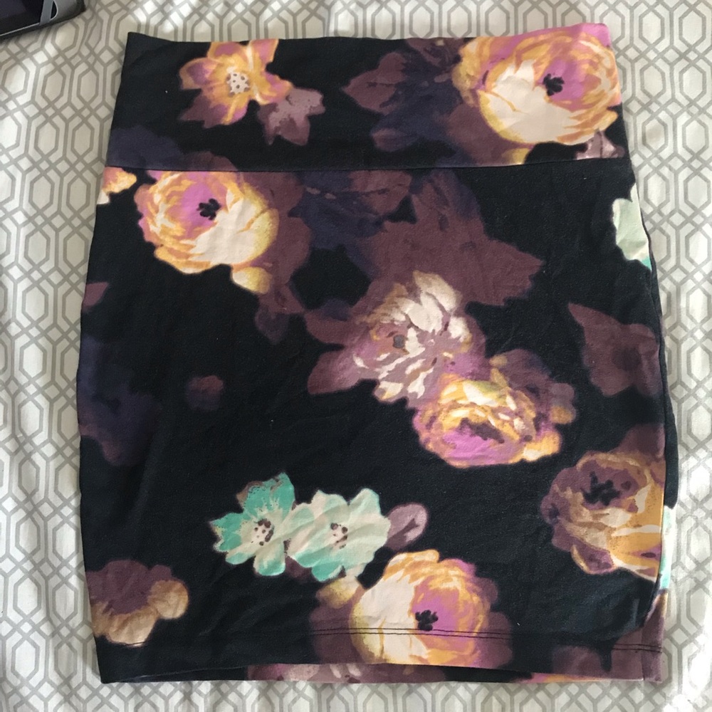 NWOT floral body con skirt